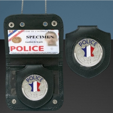 PORTE CARTE AVEC CHAINE ET MEDAILLE POLICE